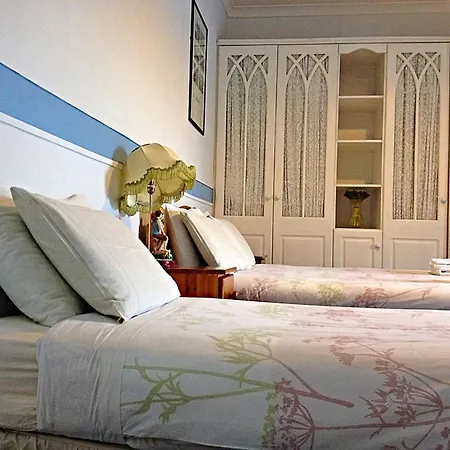 Town Center Nocleg ze śniadaniem 4*