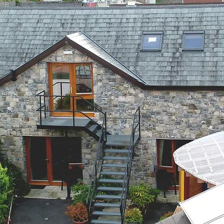 Cashel Town Center Inn